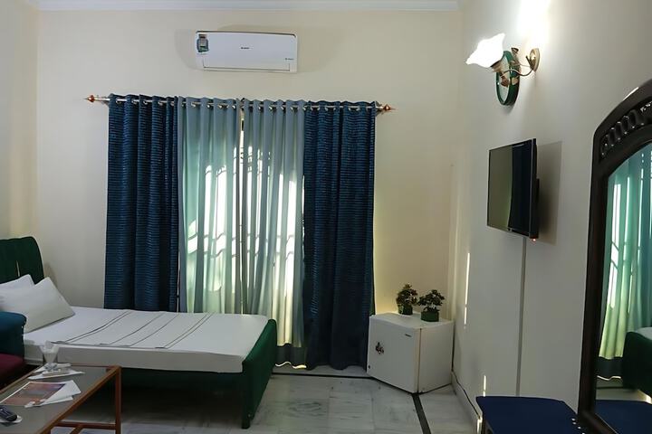 Room 9 of 17