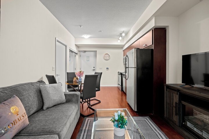Room 104 of 195