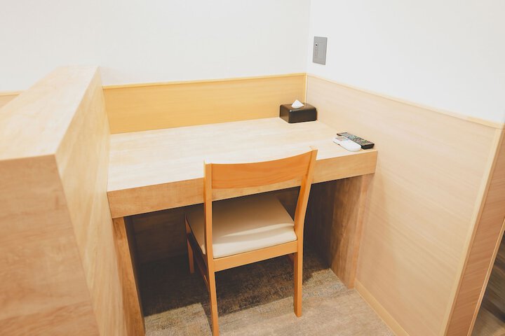 Room 27 of 64