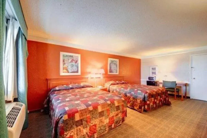 Room 6 of 11