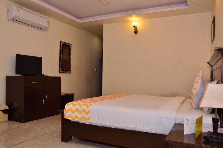 Room 8 of 60