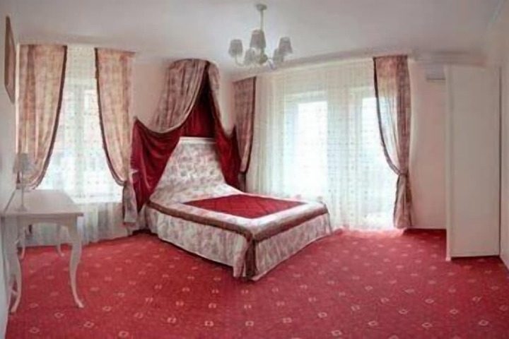 Room 6 of 25