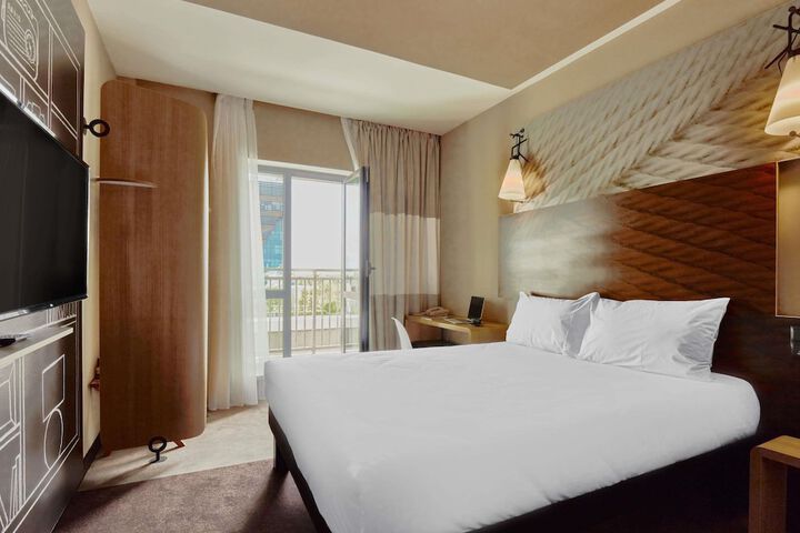 Room 4 of 42