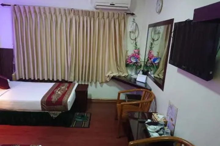 Room 5 of 11