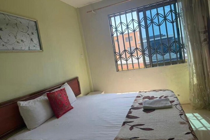 Room 6 of 14