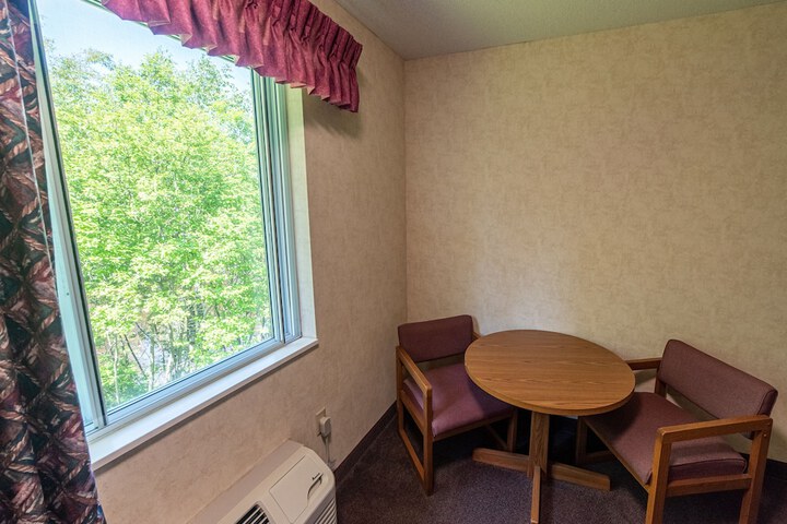 Room 4 of 30