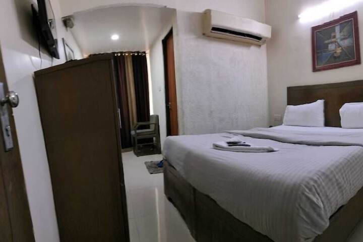 Room 11 of 24