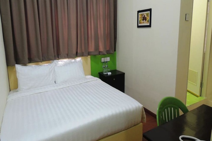 Room 6 of 19