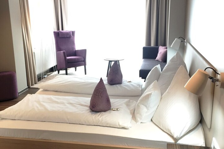 Room 7 of 19