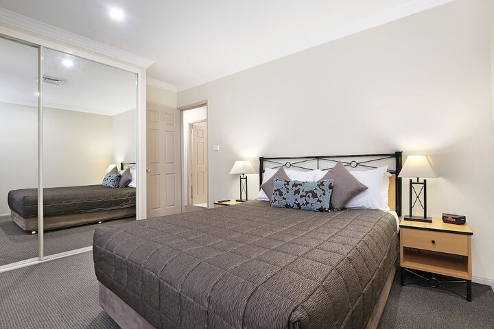 Room 6 of 34