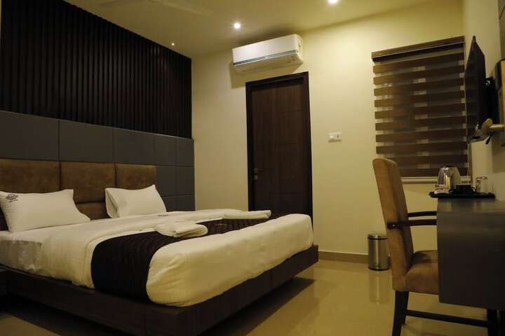 Room 7 of 24