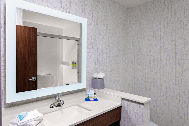 1 King Suite (4 of 8)