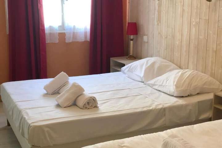 Room 8 of 19