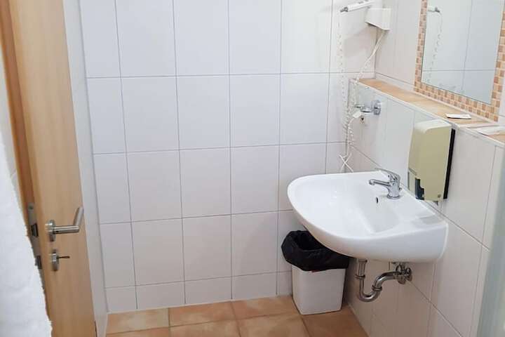 Room 8 of 18