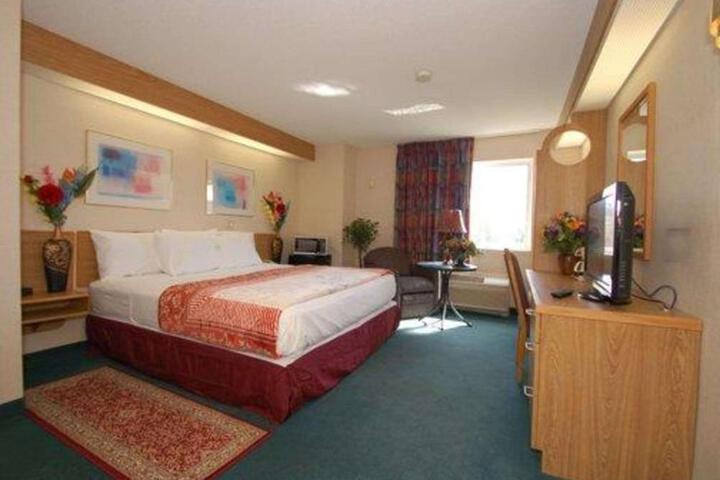 Standard Room, King or Two Doubles (9 of 9)