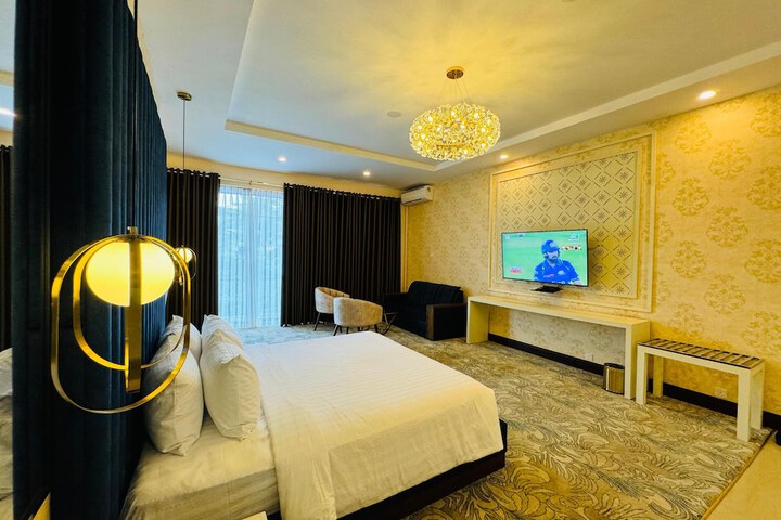Room 12 of 35