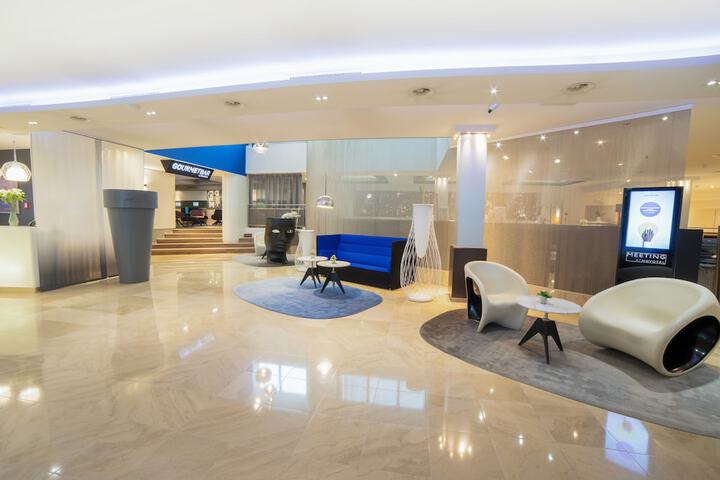 Entrance & Lobby