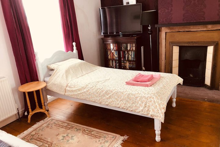 Room 4 of 9