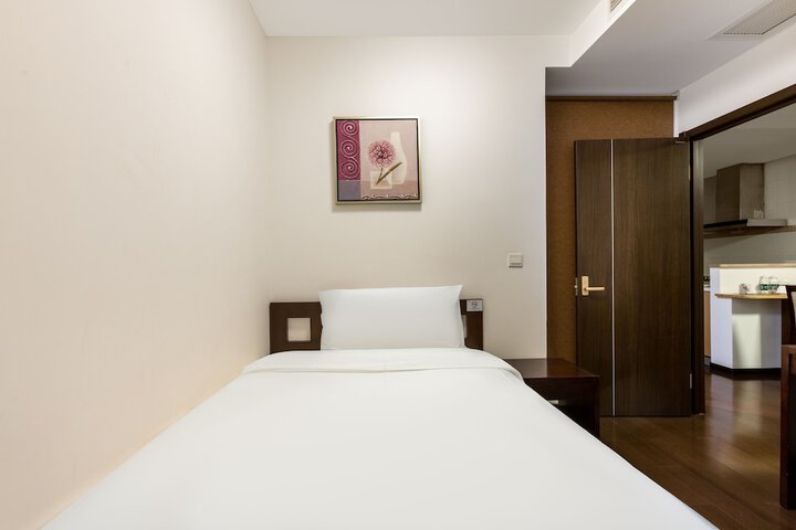 Room 10 of 34