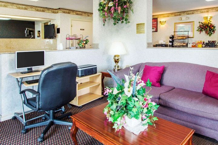 Business Center 41 of 46