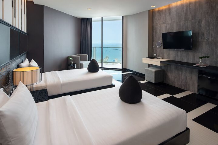 Room 28 of 103