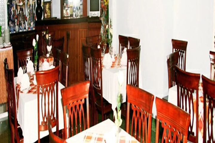 Dining 15 of 17