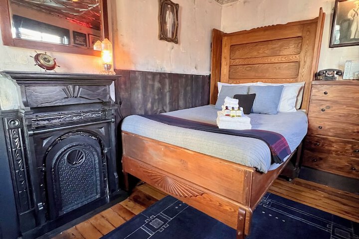 Room 44 of 65