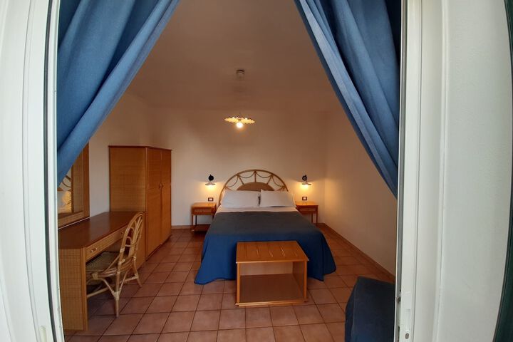 Room 83 of 249