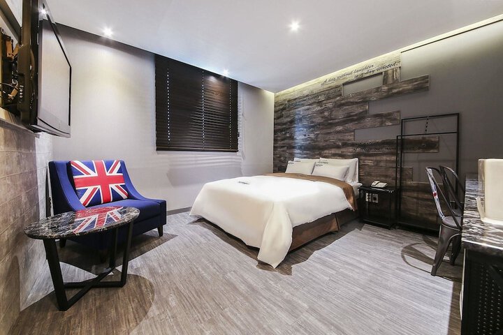 Room 4 of 48