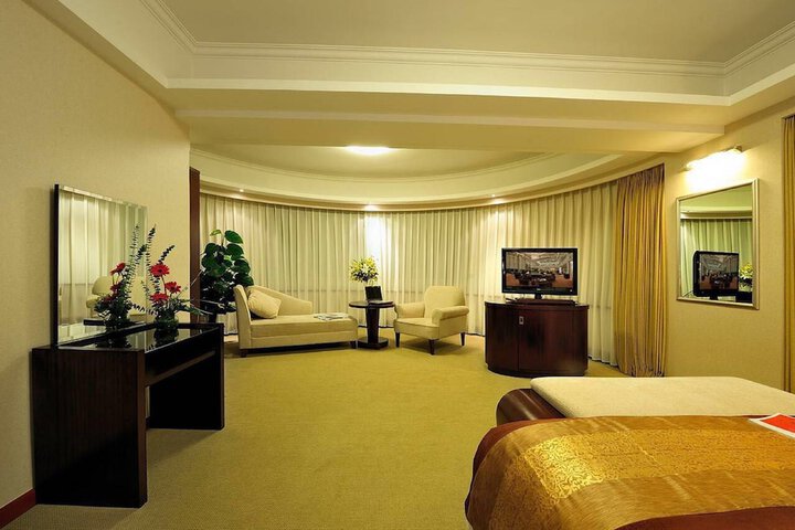 Room 7 of 42