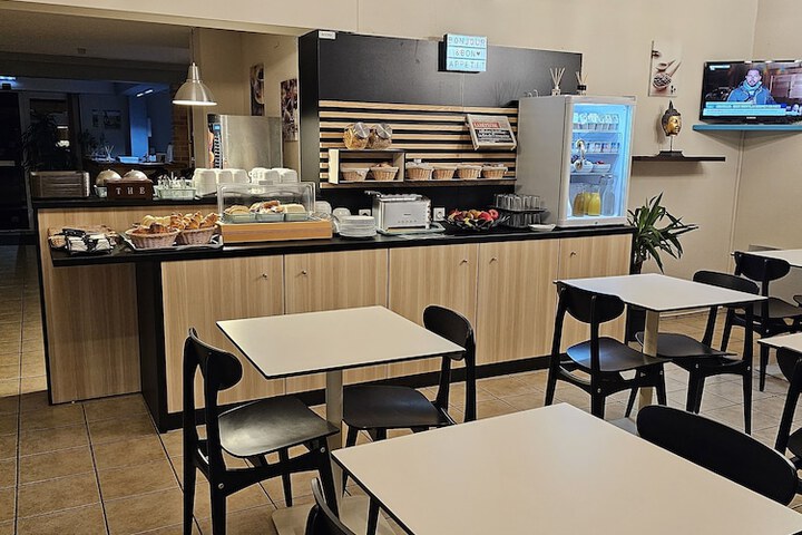 Breakfast/Coffee Service 16 of 47