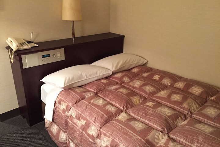 Room 5 of 11