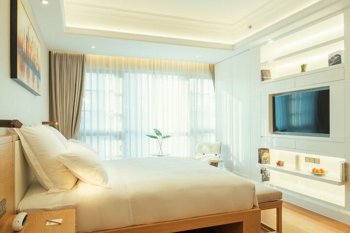 Room 5 of 108
