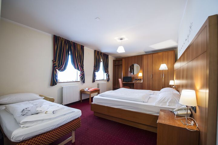 Room 11 of 79