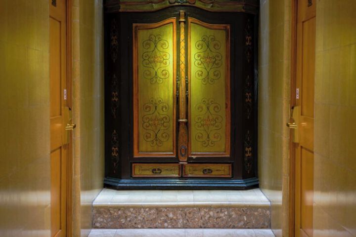 Ballroom/Hall 37 of 42