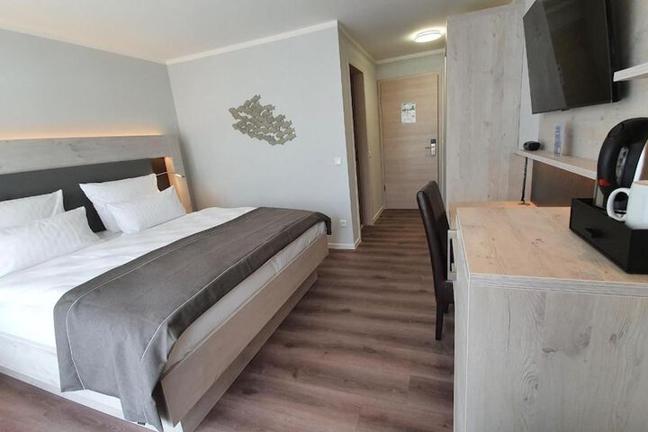 Room 6 of 40