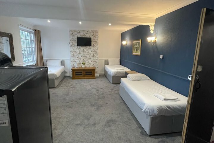 Room 5 of 8
