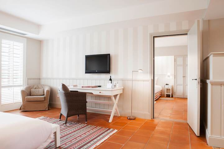 Room 3 of 40