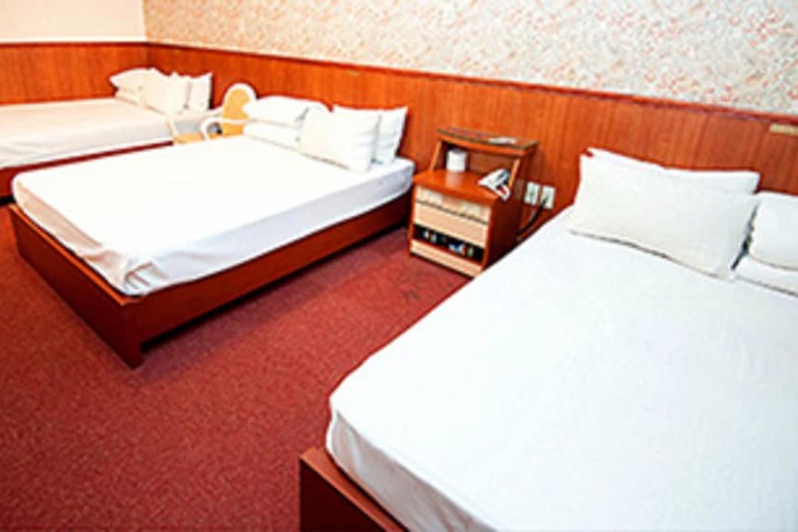 Room 11 of 27