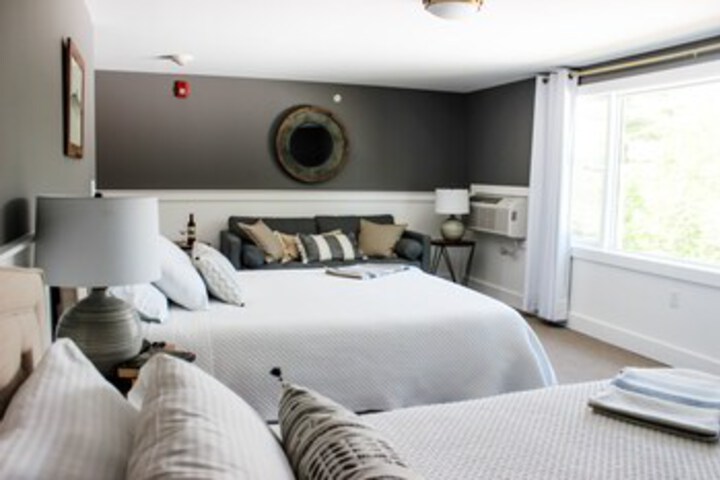 Room 9 of 16