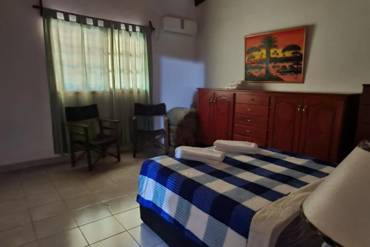 Room 4 of 17