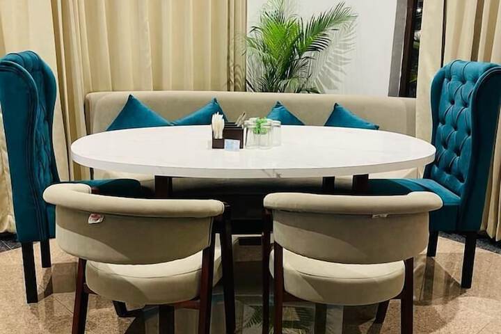 Dining 39 of 49