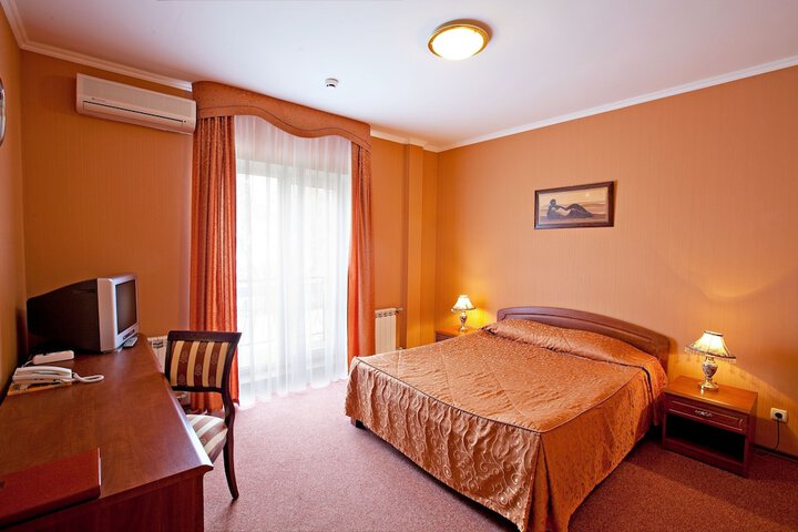 Room 26 of 99