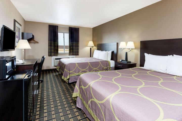 1 Queen Bed (1 of 11)