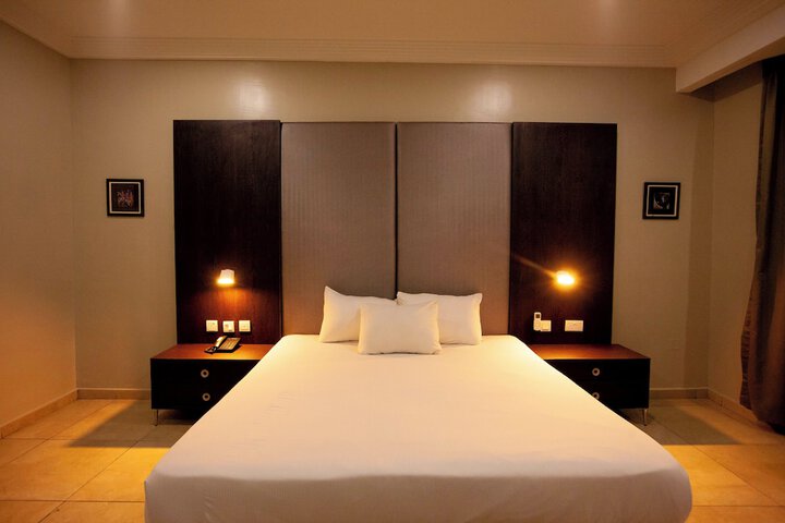Room 4 of 15