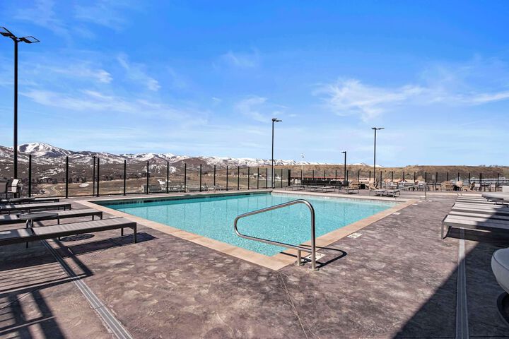 Pool 168 of 215