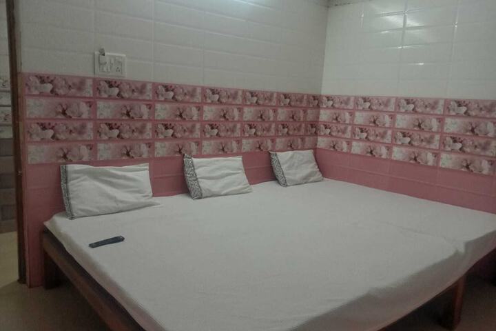 Room 2 of 29