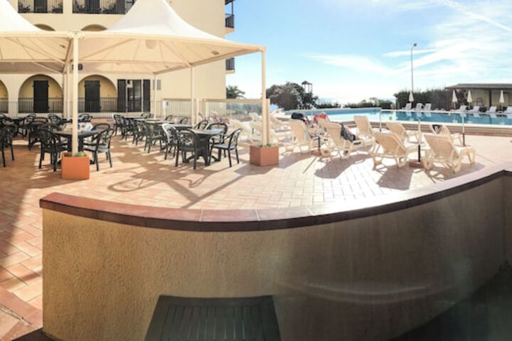 Sundeck 67 of 73
