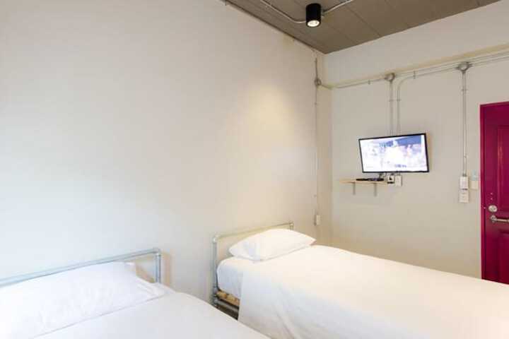 Room 19 of 34