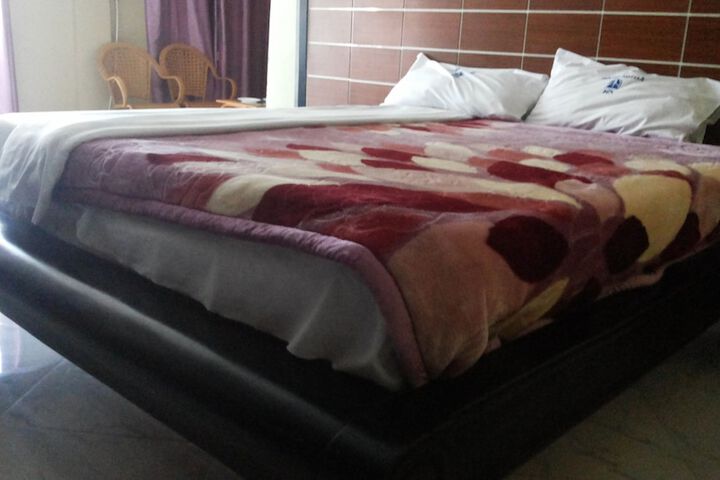 Room 34 of 94